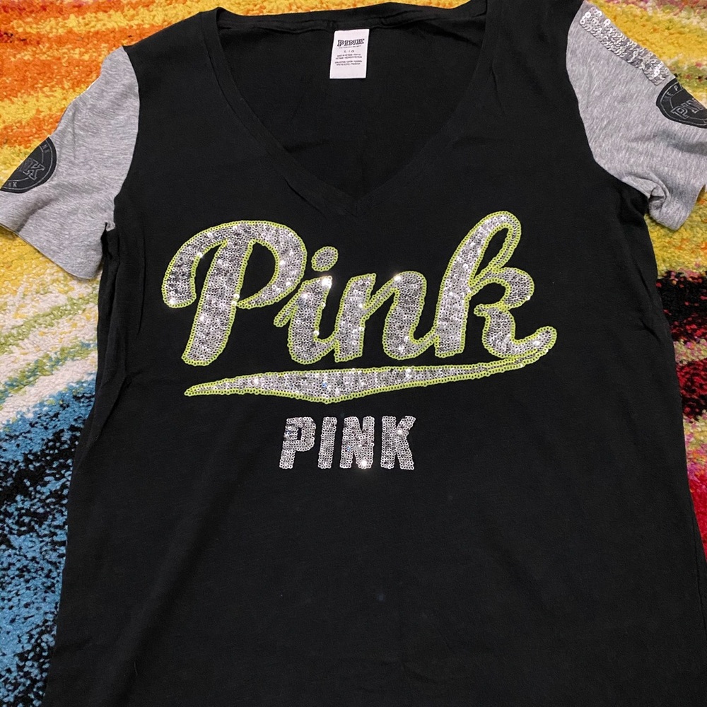 VS pink v neck shirt